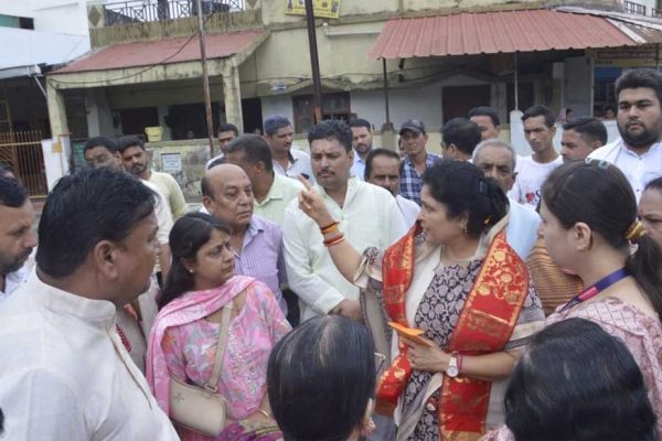 समय पर काम नहीं करने वाले लापरवाह अधिकारियों कर्मचारियों पर सख्त कार्यवाही होगी: राज्यमंत्री श्रीमती गौर