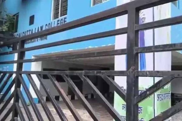 कोलकाता गैंगरेप केस में नया मोड़, चौथी गिरफ्तारी में 55 साल का गार्ड पकड़ा गया